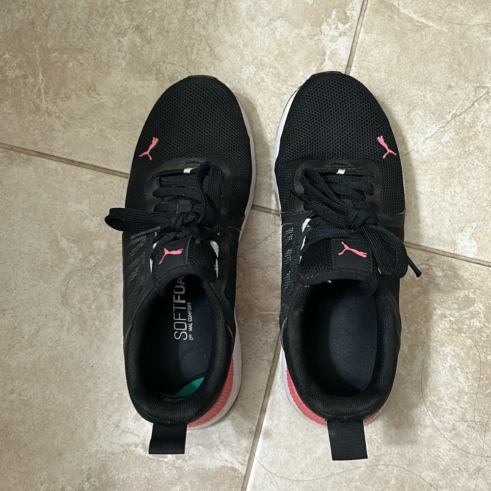 Puma size 8 black white and pink soft foam sneakers